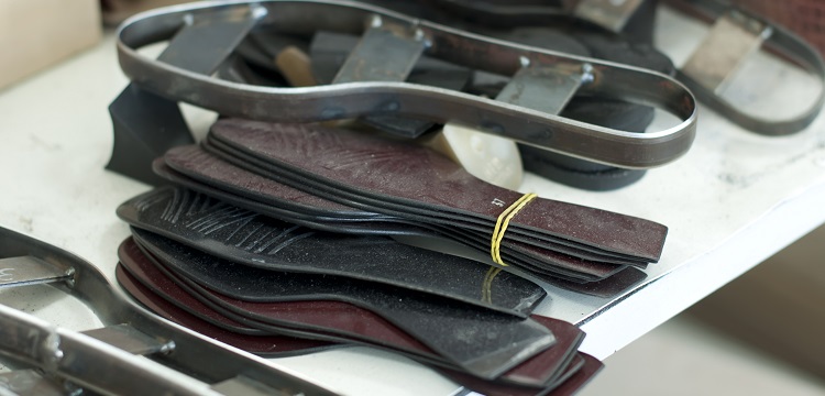 汽車電子電氣架構(gòu)簡(jiǎn)介?安博檢測(cè)專業(yè)為您提供移動(dòng)電源FCC-SDOC認(rèn)證服務(wù)，產(chǎn)品檢測(cè)認(rèn)證找哪家機(jī)構(gòu) 